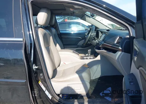 2015 Toyota Highlander Limited Platinum V6/Limited V6 from USA, damaged, VIN 5TDDKRFH0FS108685